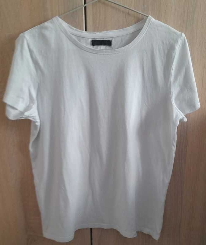Biały luźny T-shirt