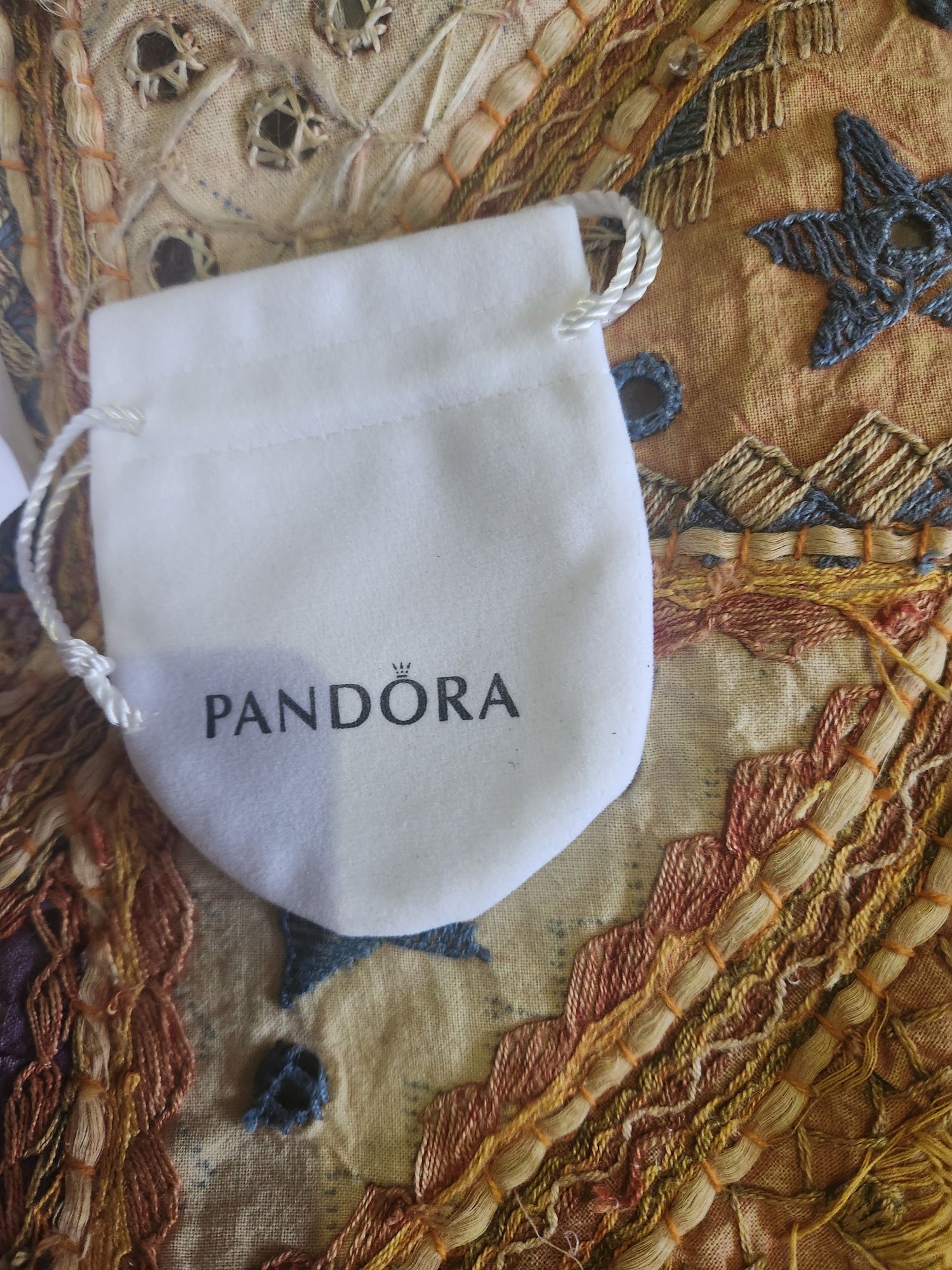 Pulseira pandora nova com caixa