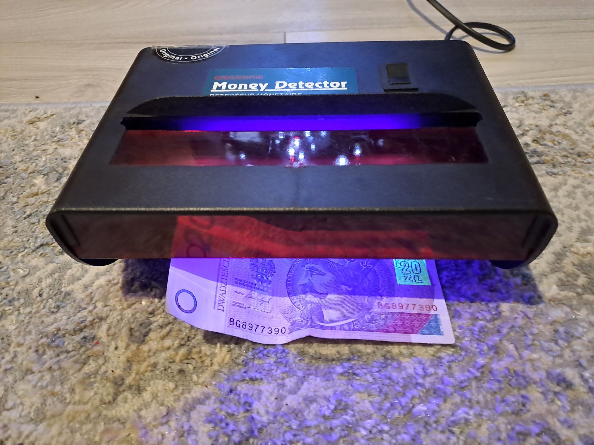 Tester banknotów lampa ultrafioletowa