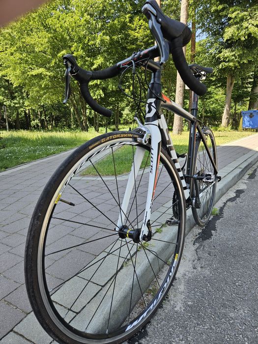 Scott Speedster 20 – Shimano Tiagra (2x10)

Sportowy rower szosowy na