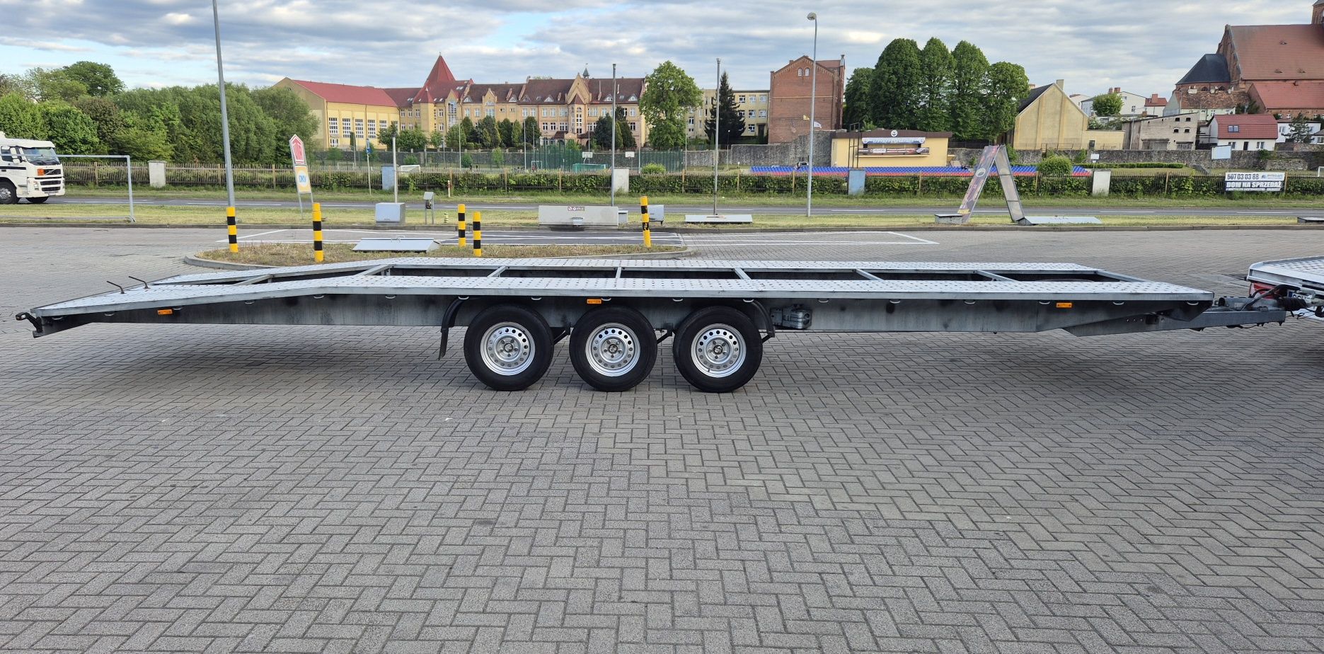 Laweta długa trzy osiowa przyczepa na dwa 2 auta Niewiadów BR3 8m×2.1m