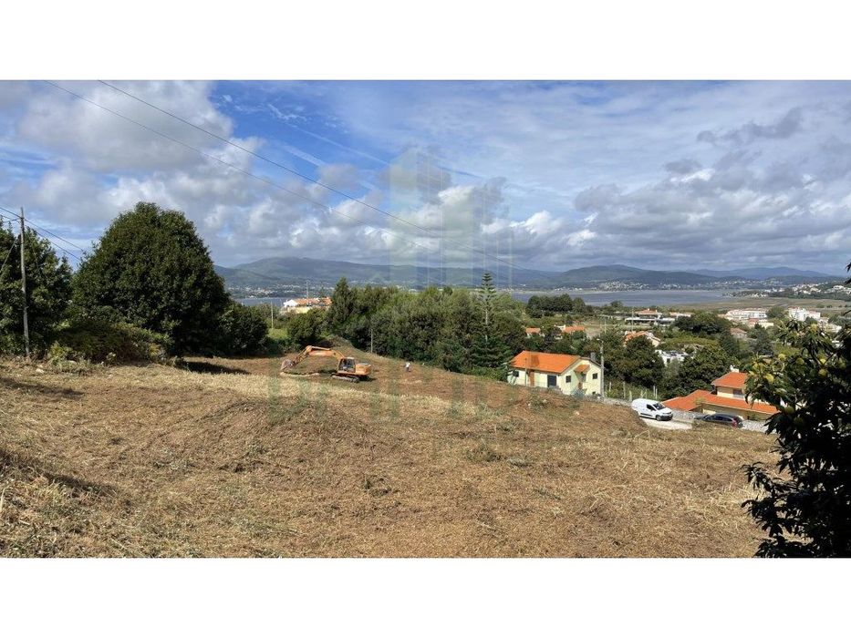 Terreno Urbano para construção com vistas de Rio em Vilarelho!