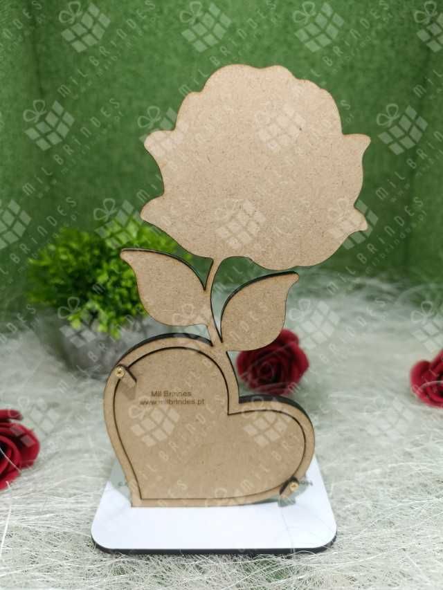 Porta-Retrato Moldura Rosa em MDF com Base Personalizada
