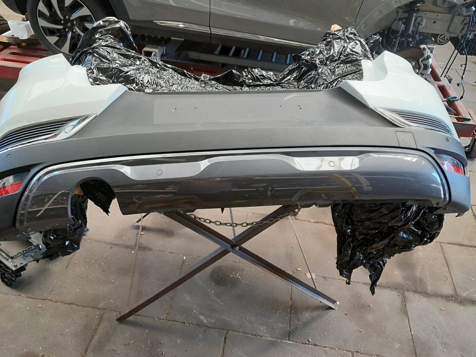 Zderzak  tylny  tyl Captur II 2 iniciale Paris  BIXUI  idealny demonta