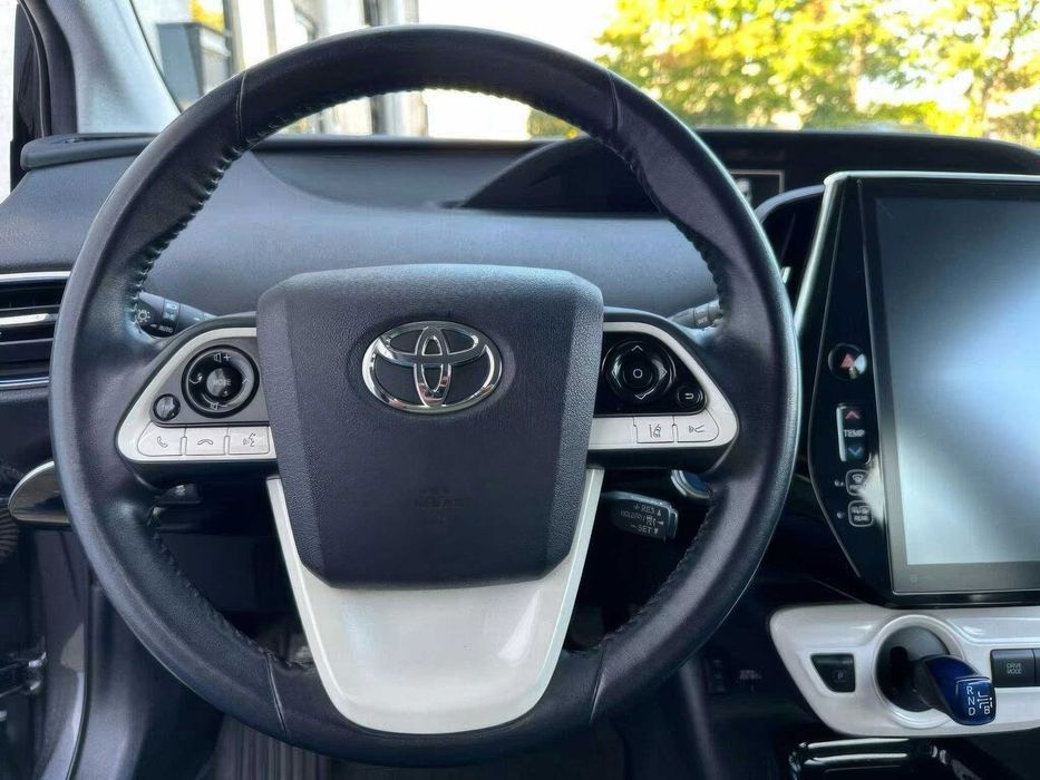 Toyota Prius Four Touring      2018