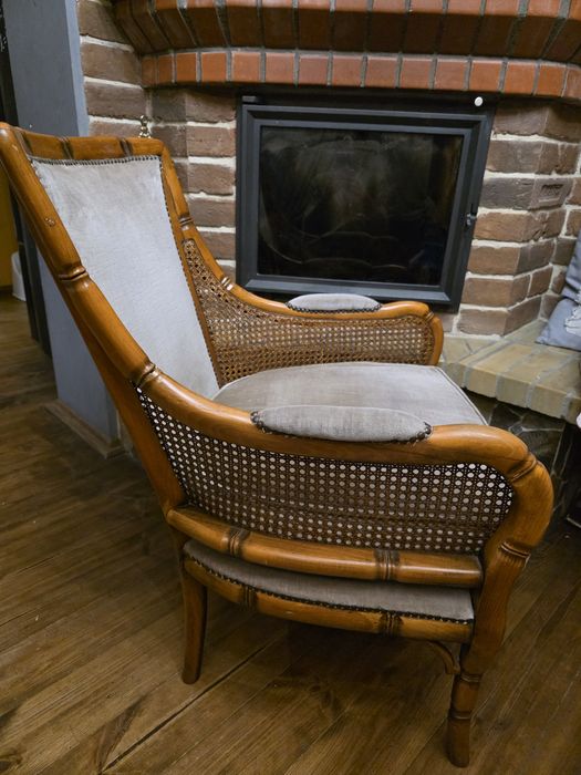 Антикварне крісло