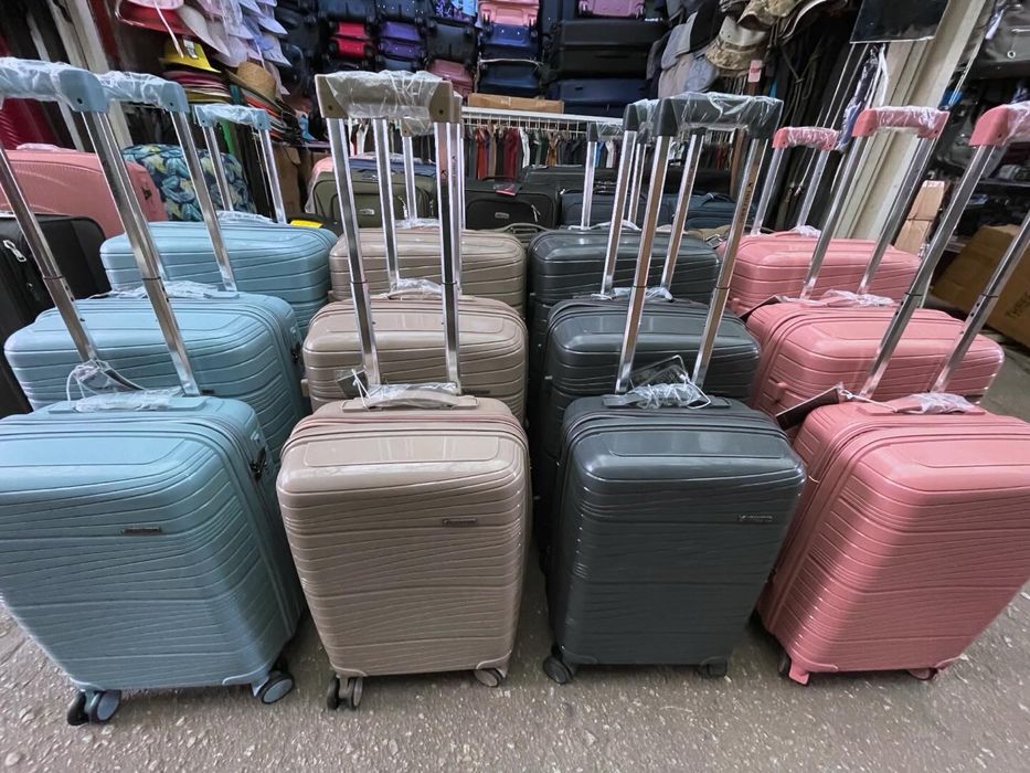 Чемоданы ткань и полипропилен