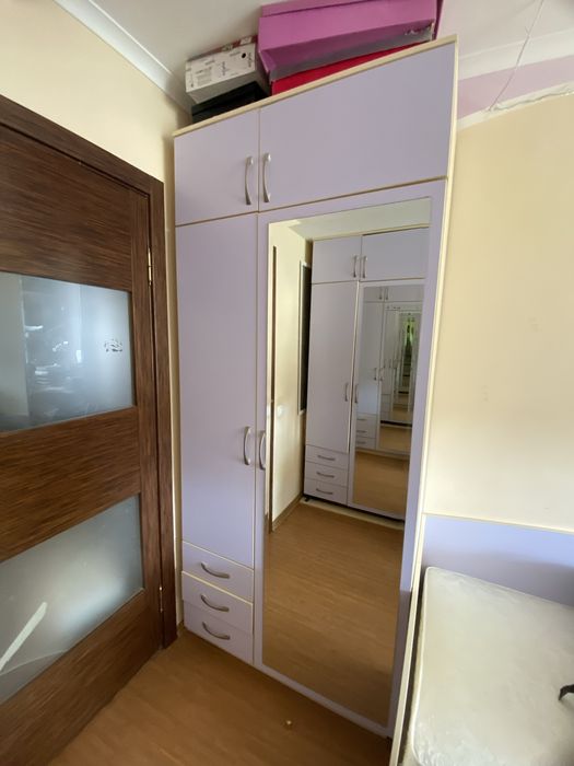 Шафа двохдвірна з дзеркалом