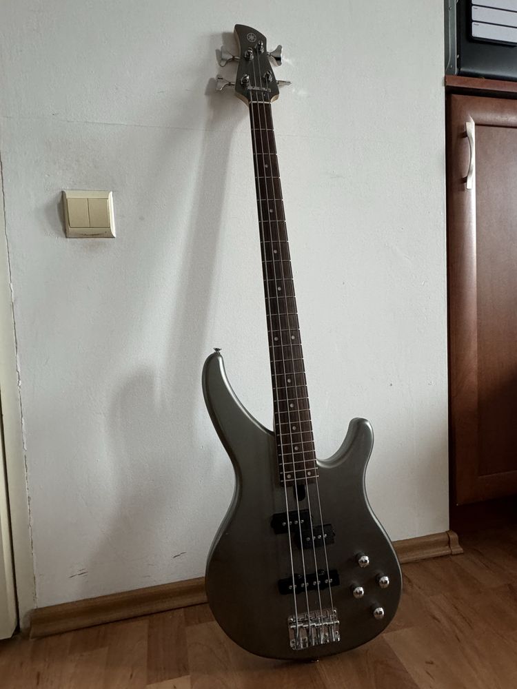 Gitara basowa Yamaha TRBX204 Srebrna