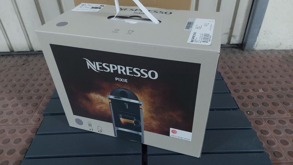 Nespresso Pixie Titan (novo design)