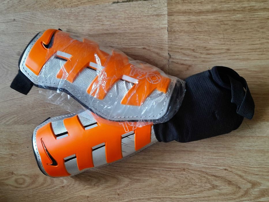 Caneleiras Nike Novas
