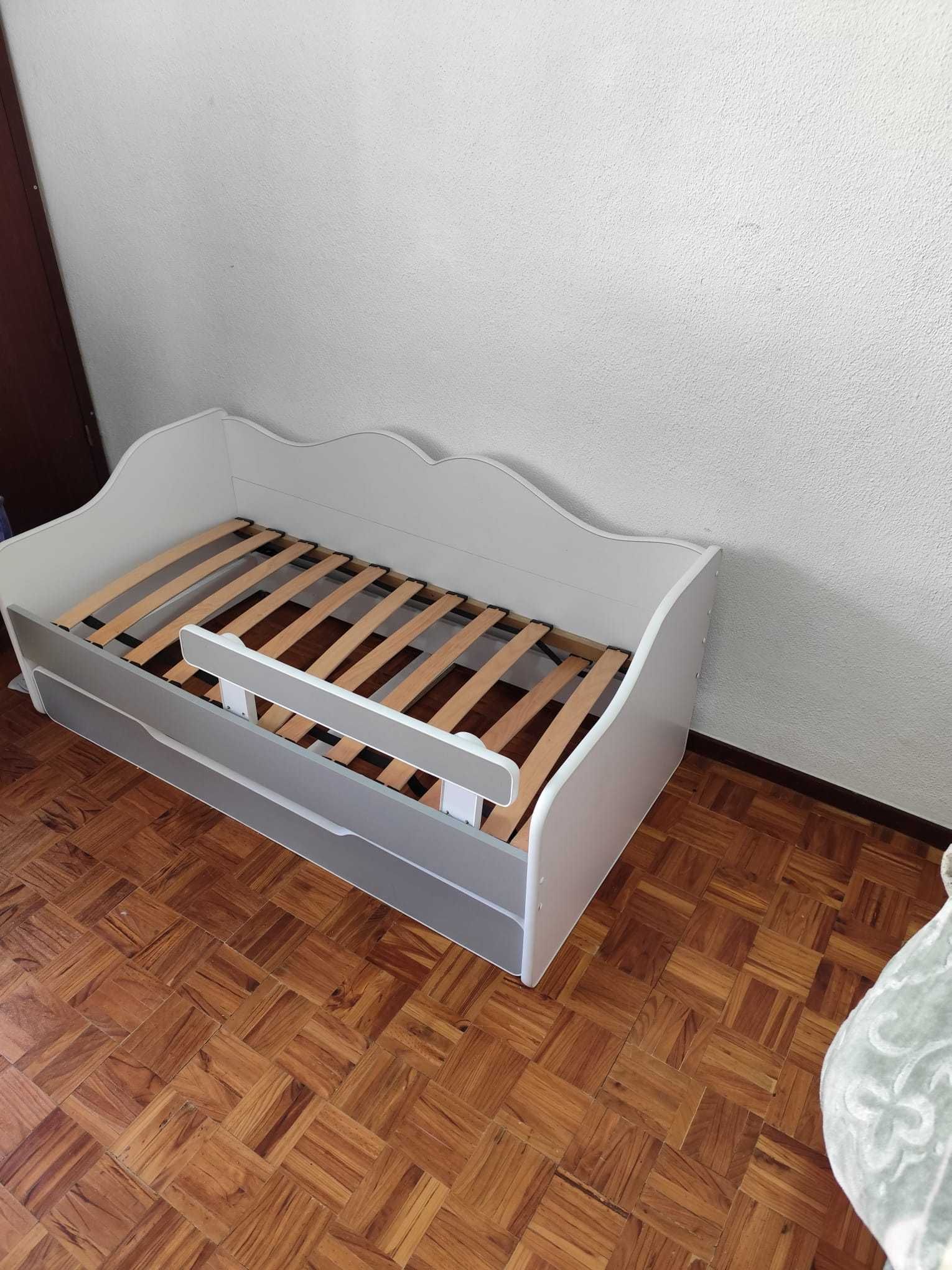 Cama infantil para crianças de 3 a 6 anos.