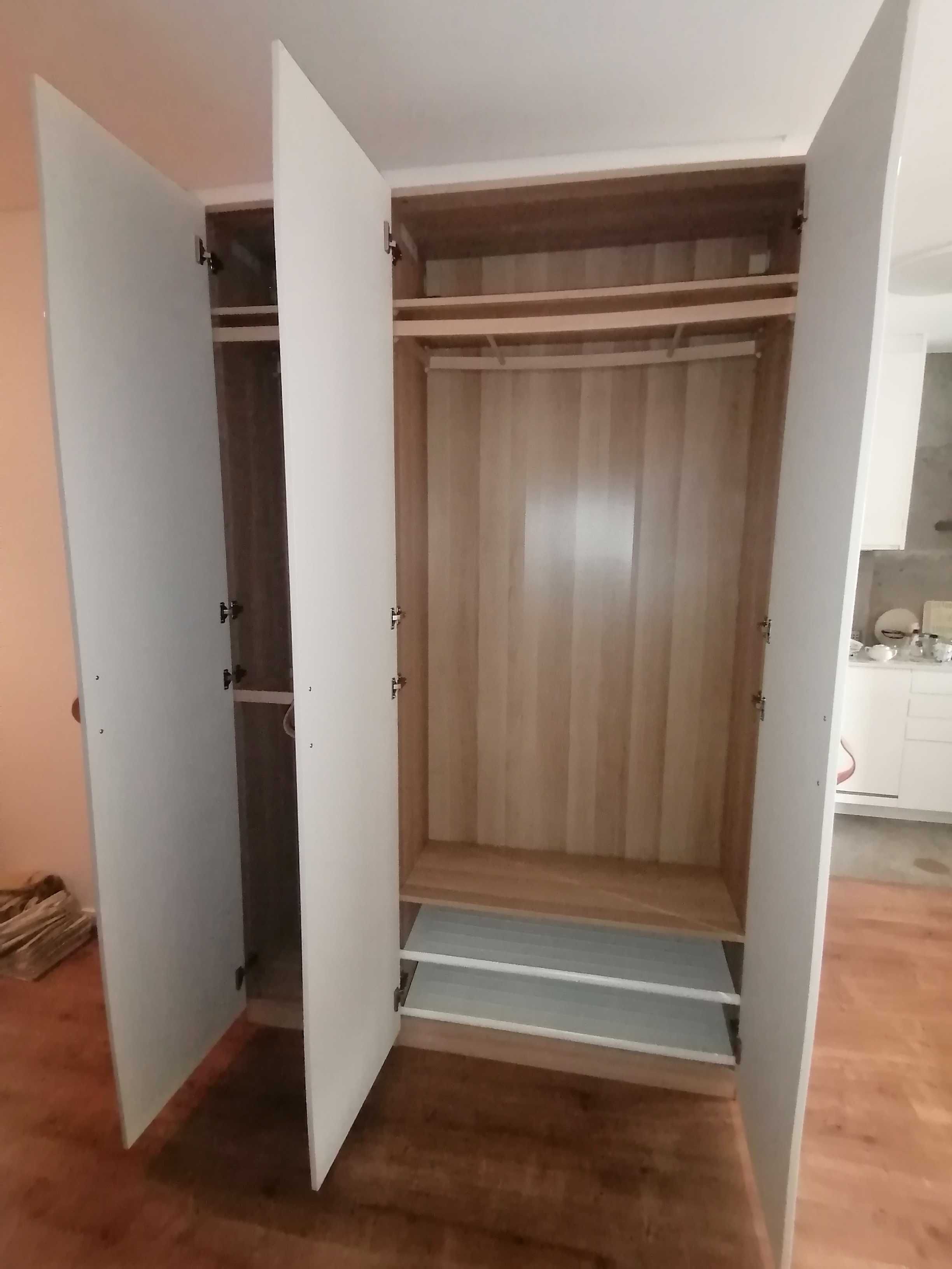 Roupeiro PAX Ikea 3 portas como novo