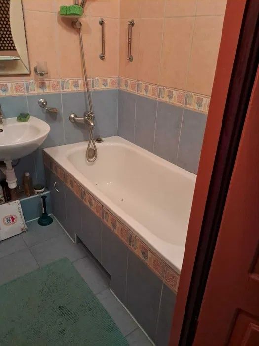 Продам 2 комнатную квартиру на ж/м Победа 6 , пр. Героев 32