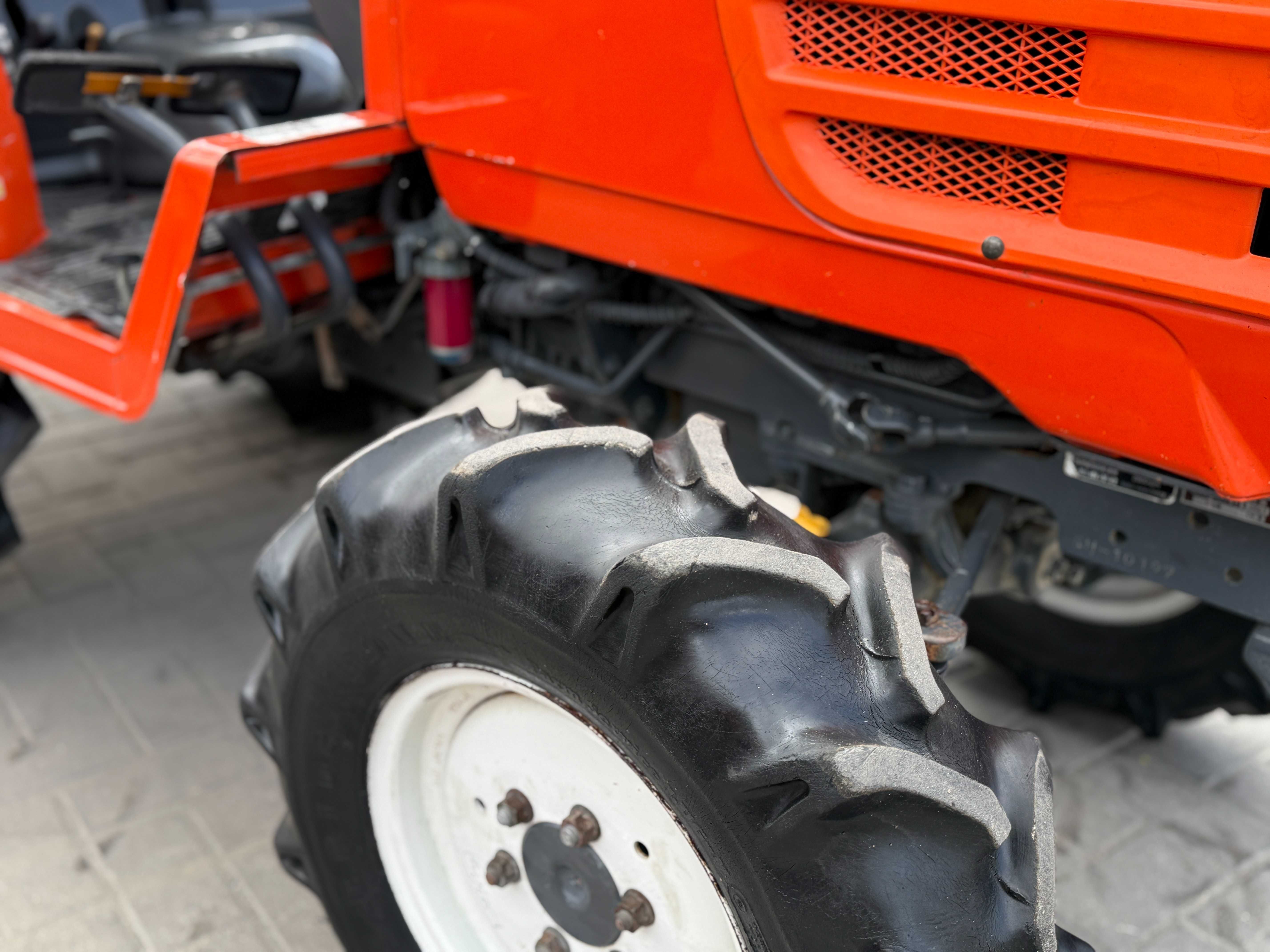 Японський мінітрактор KUBOTA GB200 (HITACHI CX200) + фреза