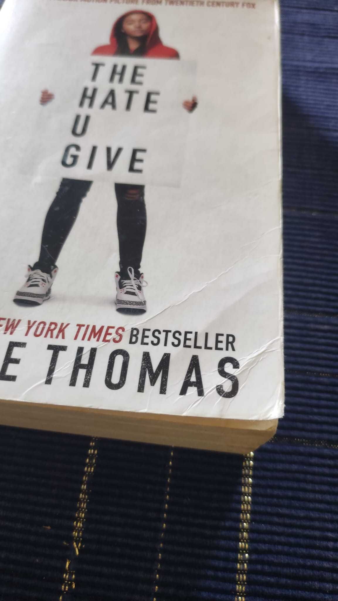 Livro "The hate you give", Angie Thomas