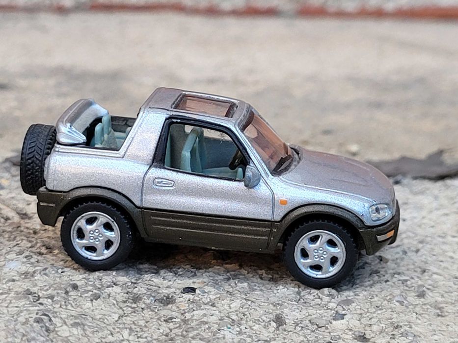 Kolekcja Toyota RAV4 modeli 1:72 makieta unikat hongwell