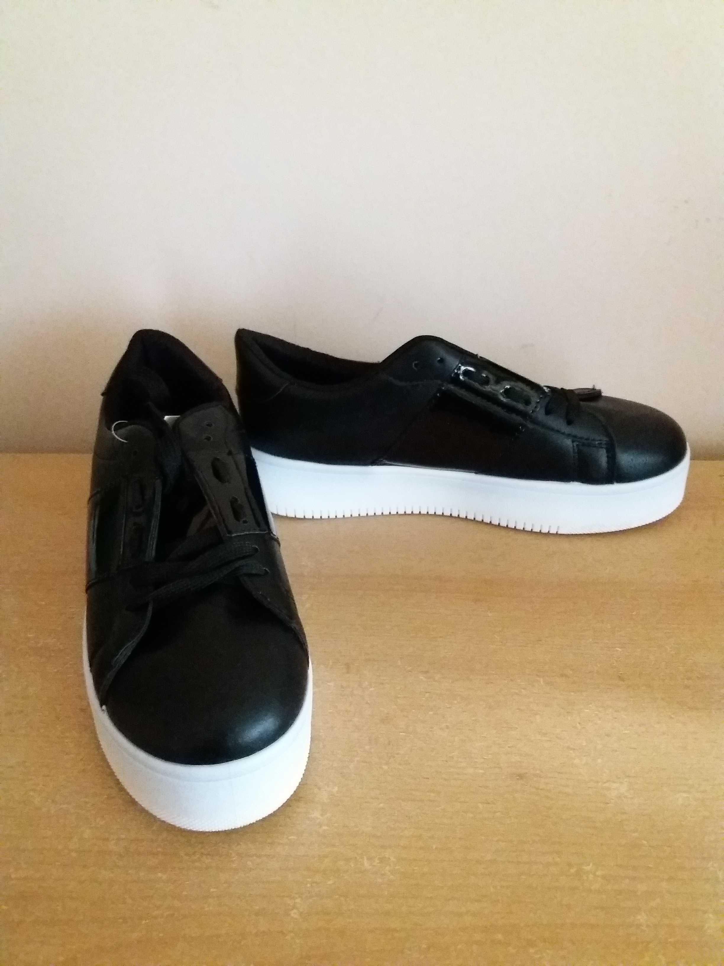 Nowe czarne włoskie sneakersy na platformie 40 wkładka 25.5cm
