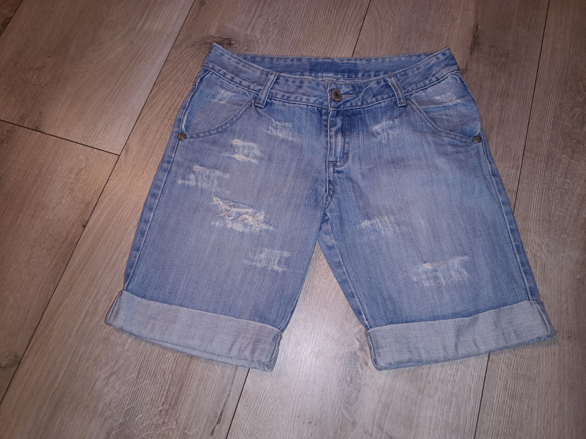 Krótkie spodenki jeansowe przetarcia r 36