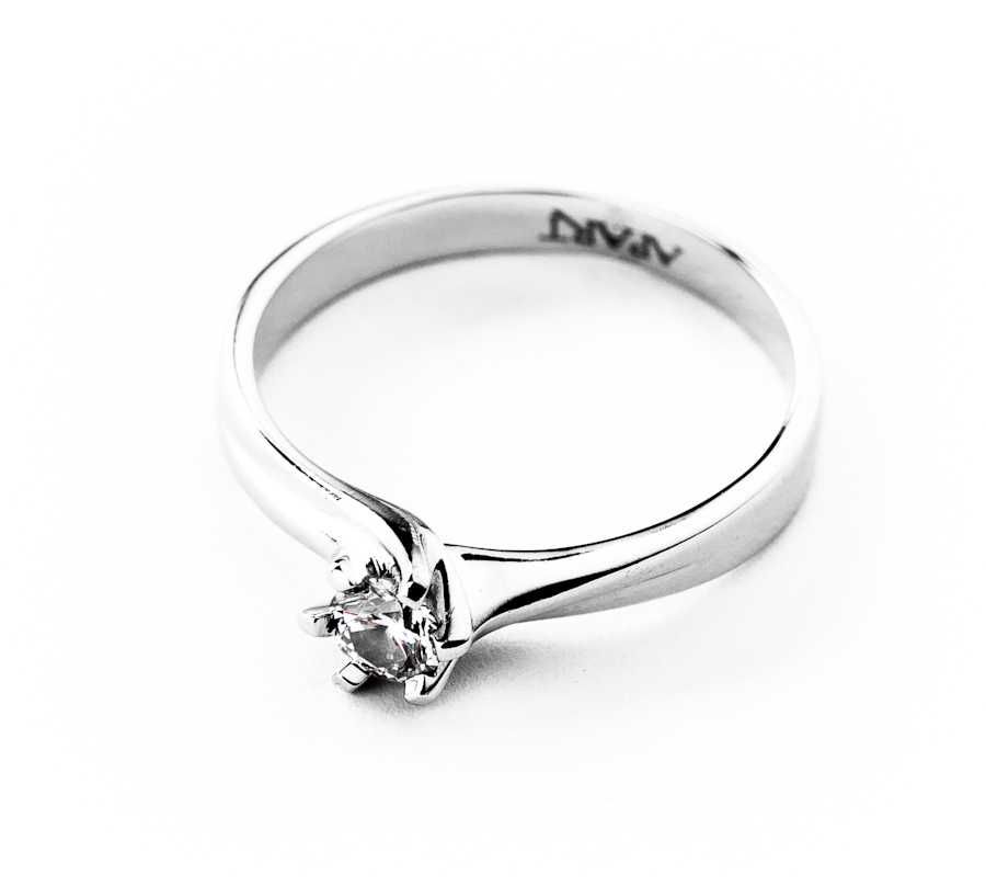 Złoty Pierścionek - Białe Złoto - Diament 0,19ct - 14K - 2,09g - APART