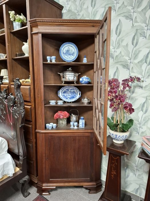 Cantoneira Estilo Inglês em Madeira Maciça.