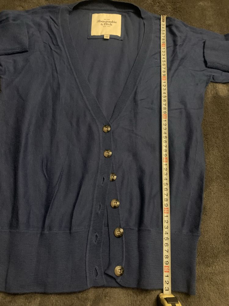 Sweter damski w rozmiarze S.