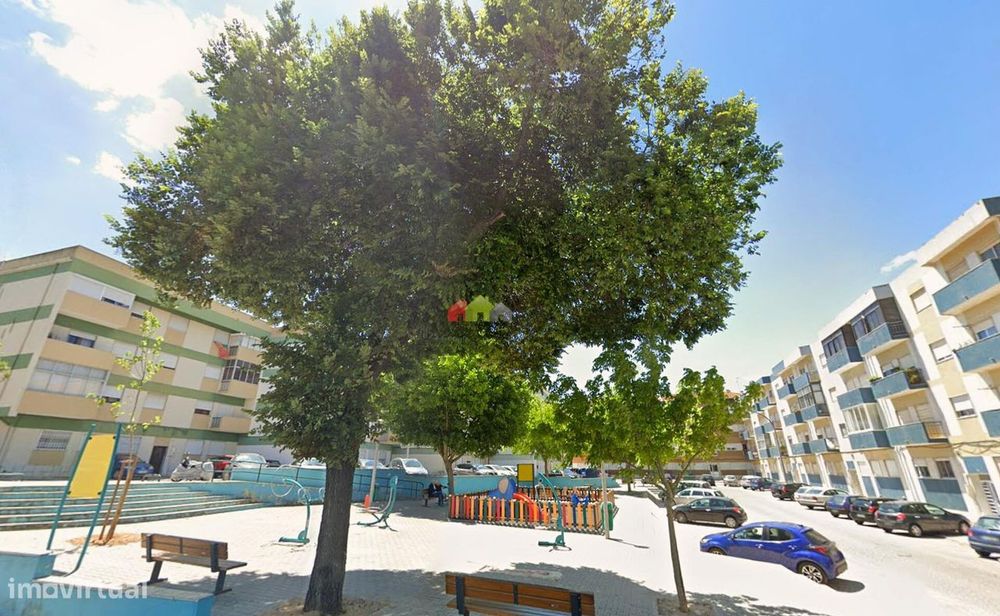 Apartamento T2 - Metade indivisa - S. Sebastião Setúbal