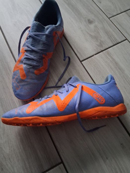 Buty sportowe halowe ,halówki Puma 43 uzywane