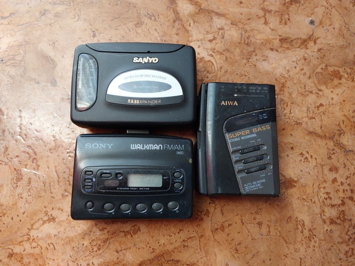 Walkmans da Sony, Aiwa e Sanyo.