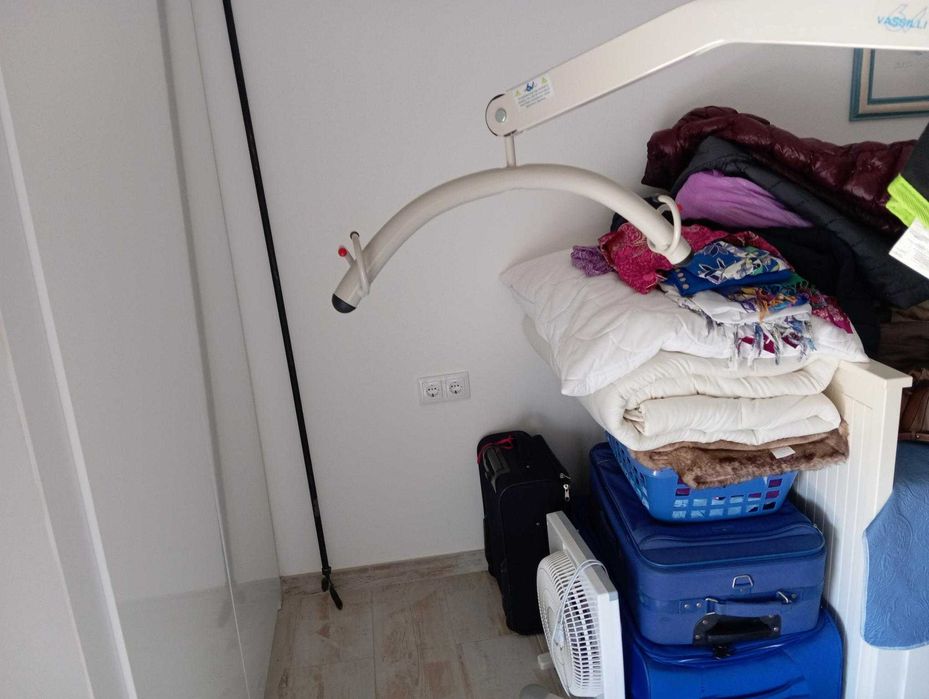 Grua elétrica com arnês para acamados, 6 meses de utilização