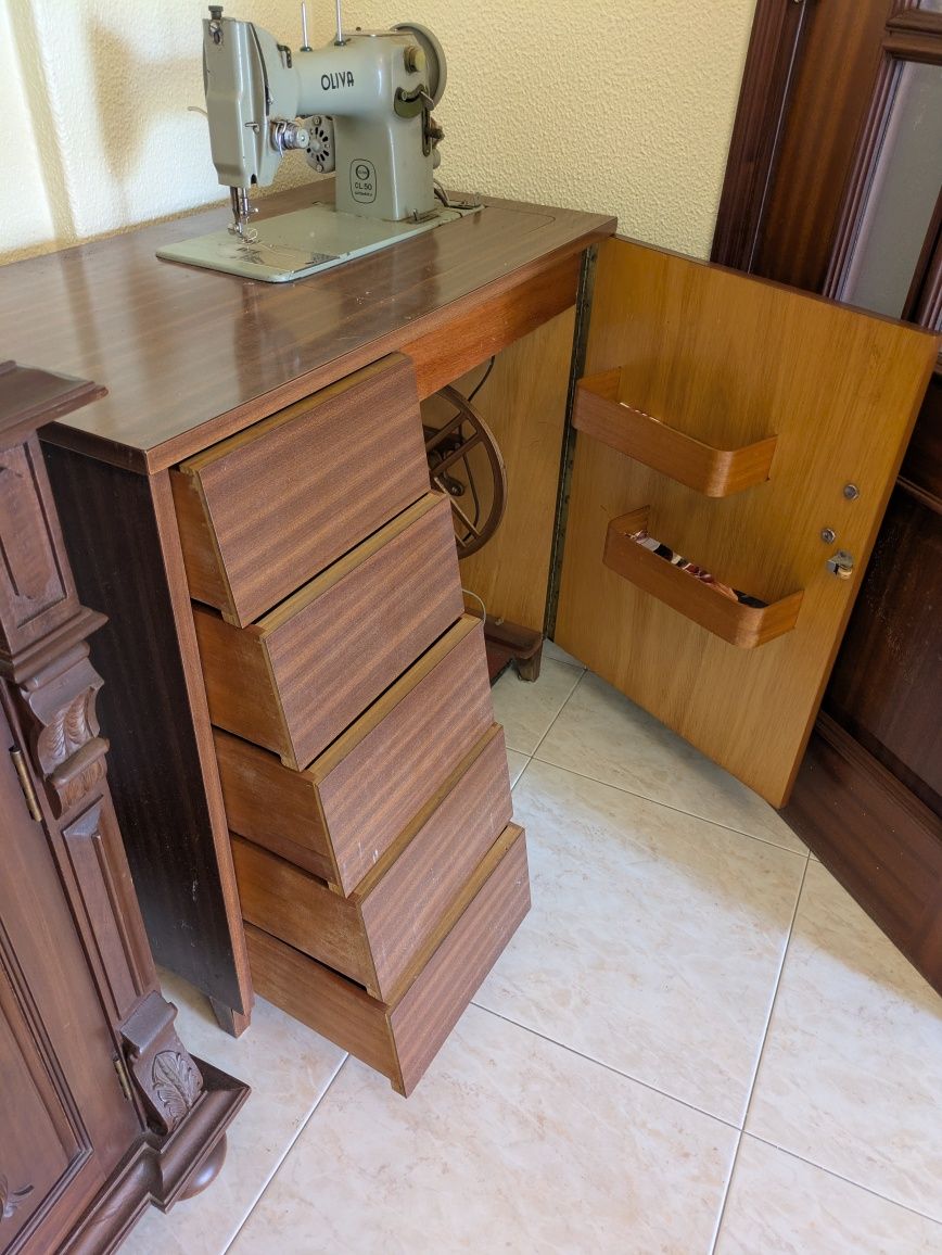 Oliva CL50 + mesa de costura