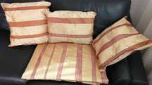 cortinado de seda ,forrado 250 x 270 , com 3 almofadas
