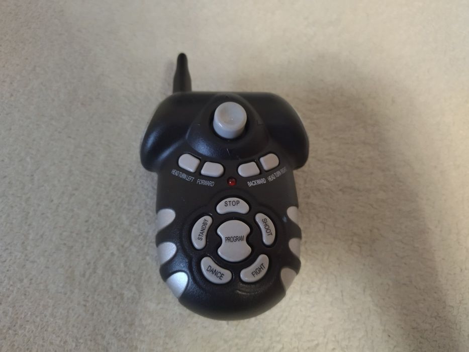 Робот з пультом керування