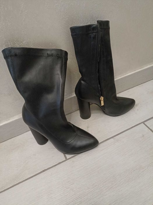 Черевики на каблуку