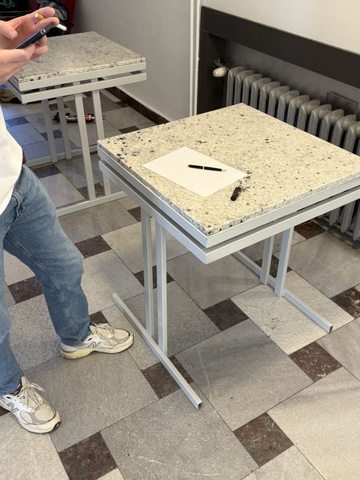 Biurko Podstawa pod maszyny.