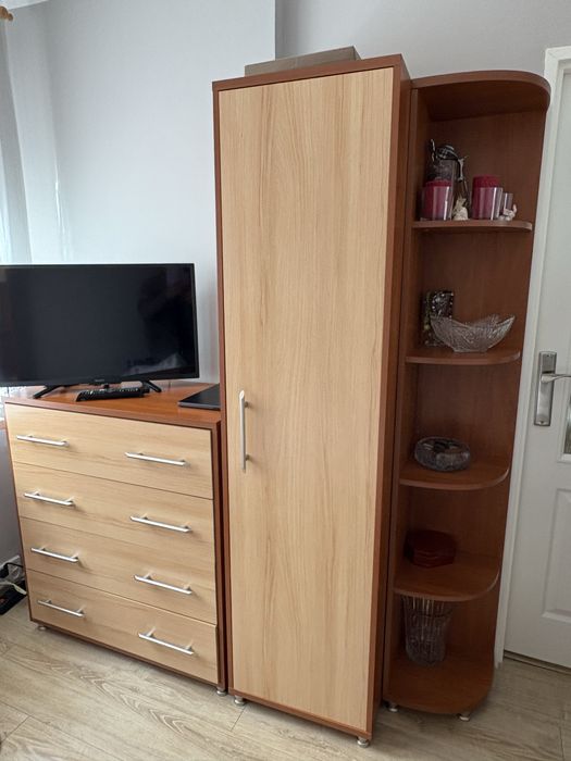 Komplet mebli pokojowych.