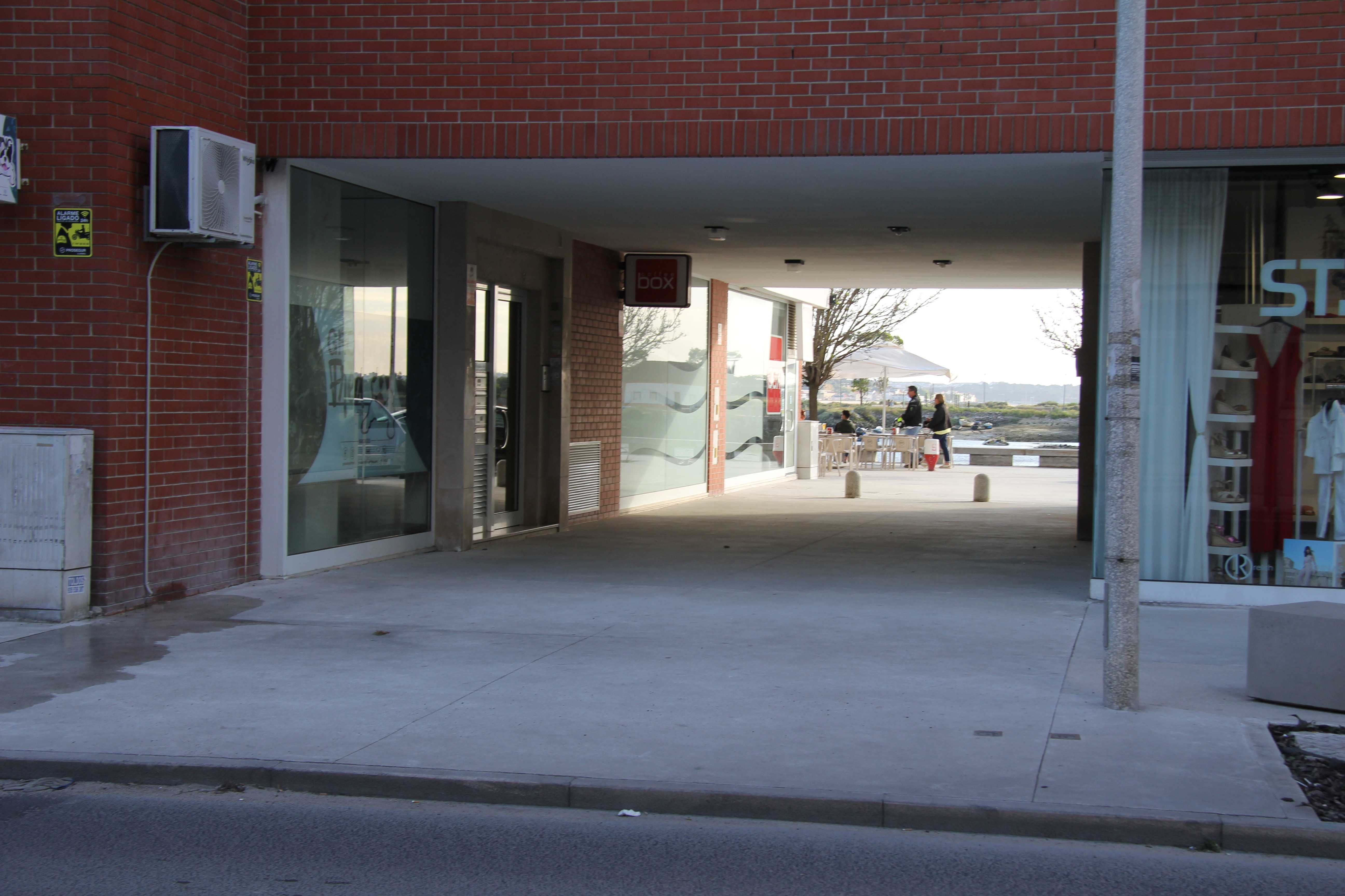 Prédio Barreiro - Rua Miguel Pais 106 e 110