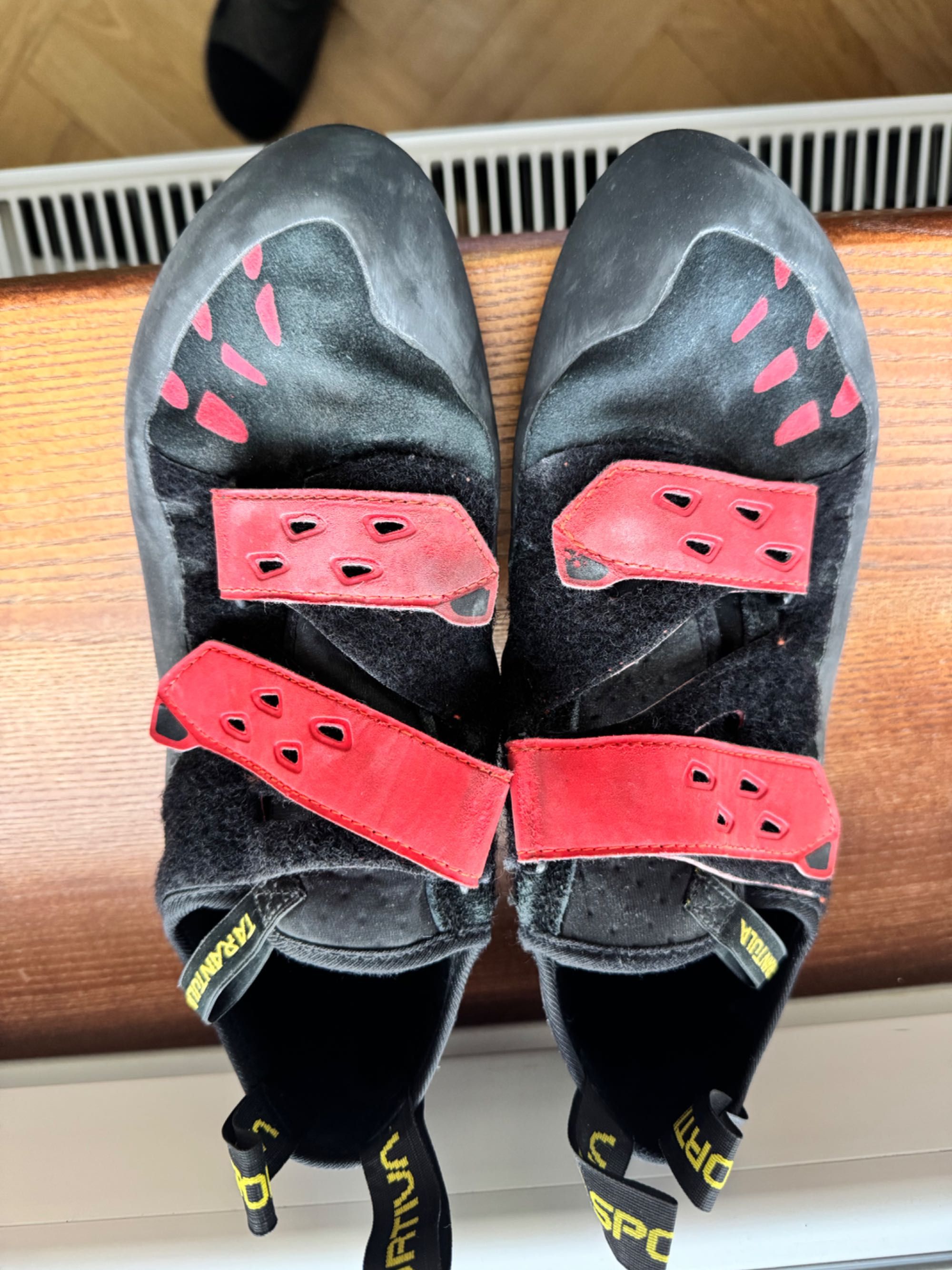 Скельні туфлі La sportiva Tarantula black/Poppy 43,5 р на ногу 45 р