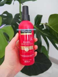 Spray termoochronny do włosów Tresemmé Keratin Smooth ochrona 230