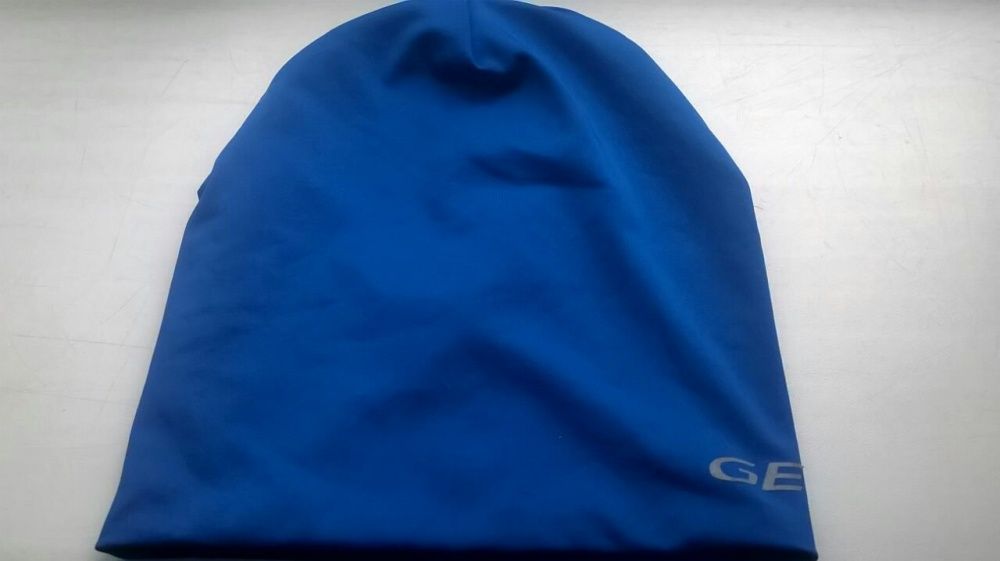 Продам шапку GERA ярко синего цвета.