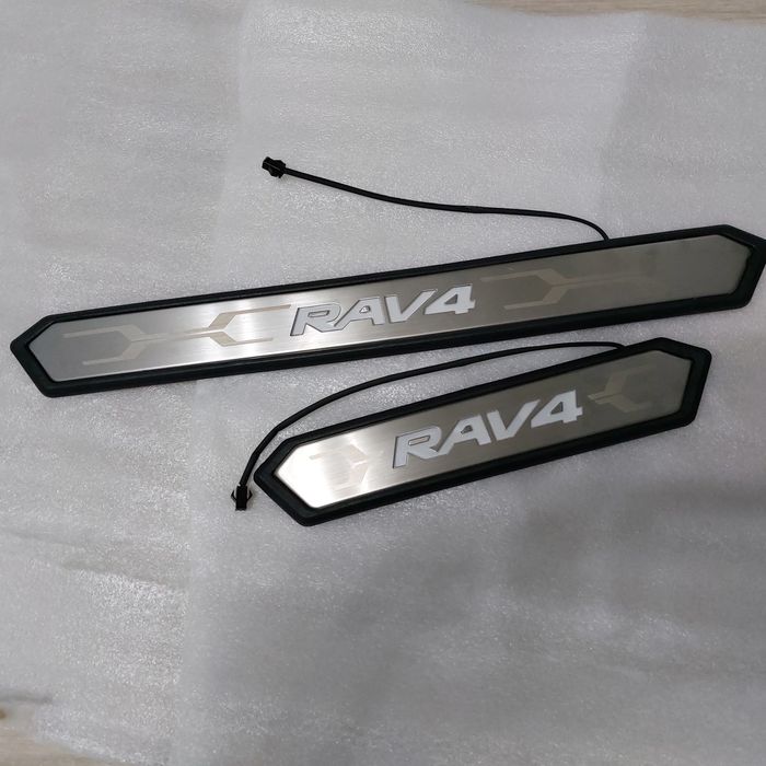 комплект накладок на пороги Toyota RAV4