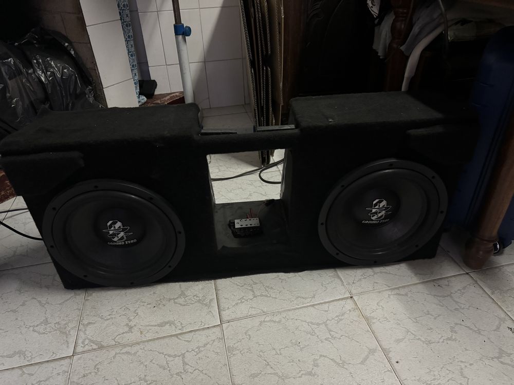 2 Subwoofers e 2 Amplificadores Ground Zero Praticamente Novos!