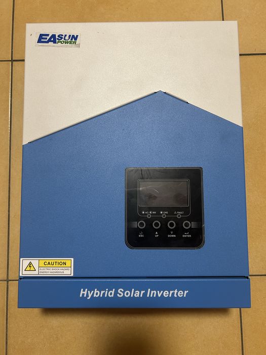 Гібрідний інвертор 2,4квт.