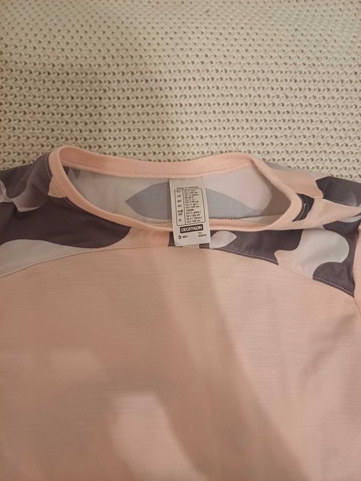 Koszulka sportowa dla dziewczynki  140 cm