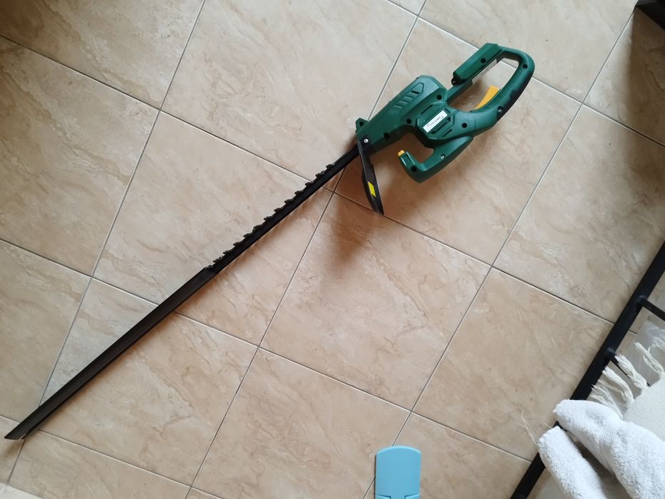 Nożyce do żywopłotu akumulatorowe 18V Kingfisher Opp Castorama sprawne