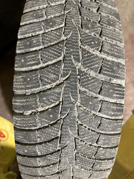 Зимова гума 215 65 R16