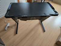 biurko gamingowe 110 cm x 60 cm podświetlane LED