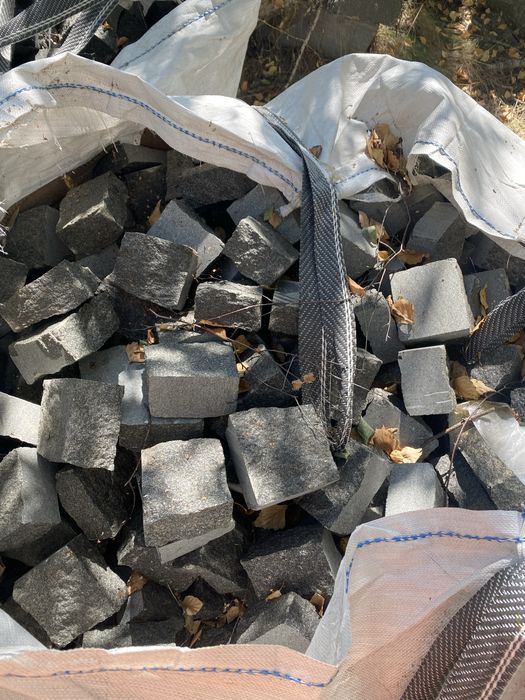 Бруківка, коцка , натуральний камінь