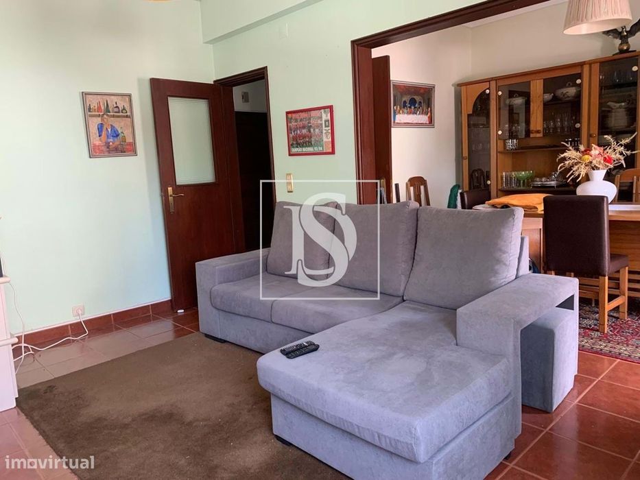 Apartamento T3 com Varandas, Garagem e Arrumos – Localização Privilegi