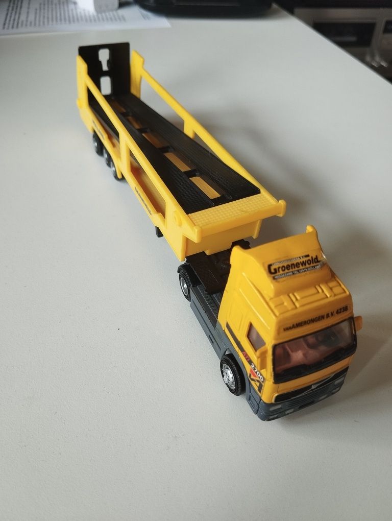 Model ciężarówki z naczepą